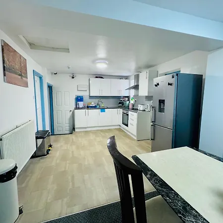 Unique Private Rooms - Bolton Central, Free Parking-2