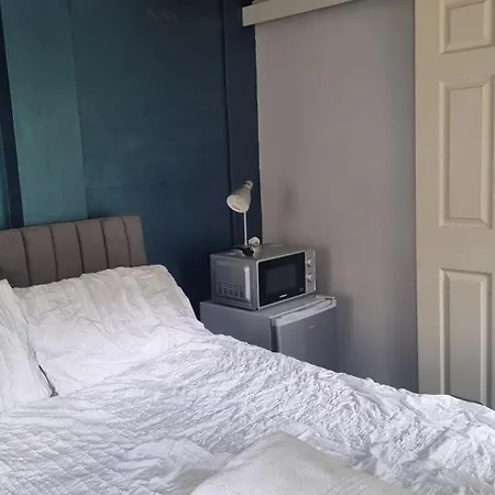 Glebe House, Private Entrance, Free Parking On Drive, Self Check In, Netflix-3