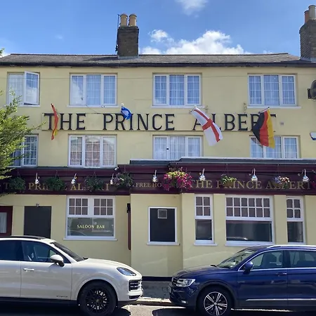 The Prince Albert, Whitton-2