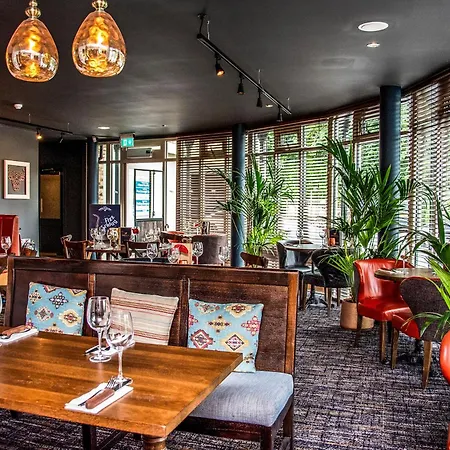 Harper'S Steakhouse With Rooms, Haslemere-2