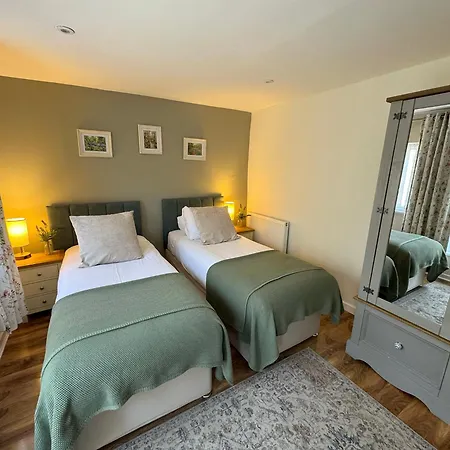 Thatched Cottage Hotel-3