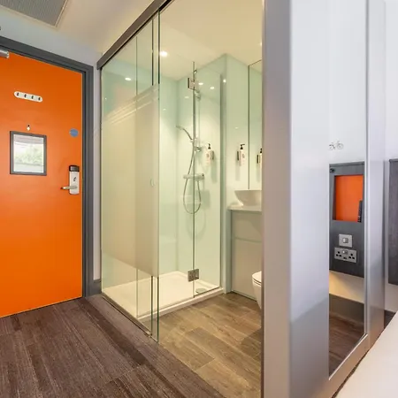 easyHotel Belfast-3