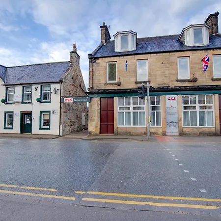 Oyo Eastbank Hotel, Speyside Scotland-3