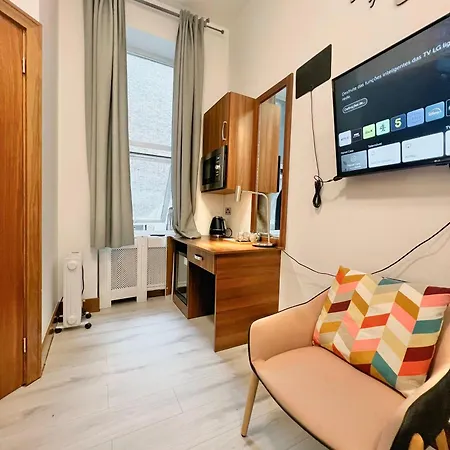 205 Earls Court Rooms-3