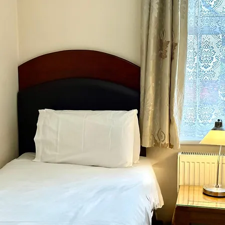 Airport Guest House-3
