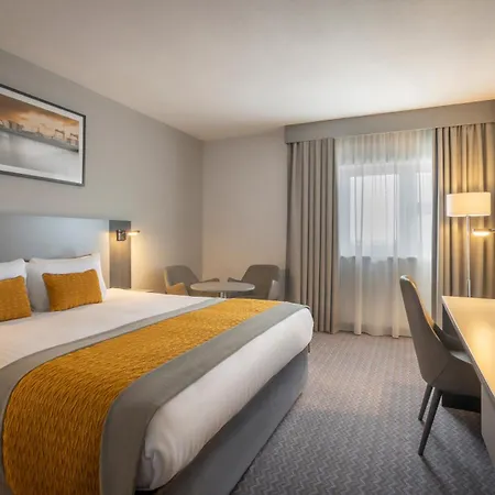Maldron Hotel Belfast International Airport-3