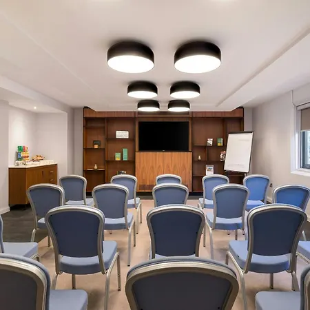 Courtyard By Marriott Glasgow Airport-2