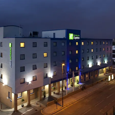 Holiday Inn Express Park Royal By Ihg-2
