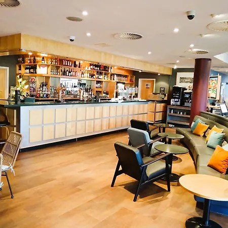 Future Inn Cardiff Bay-2