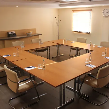 Holiday Inn Express Cardiff Airport, An Ihg Hotel-3