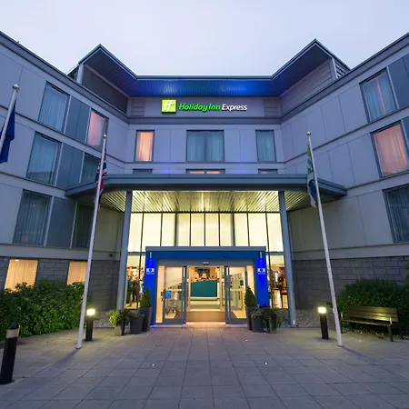 Holiday Inn Express London Stansted Airport By Ihg-3