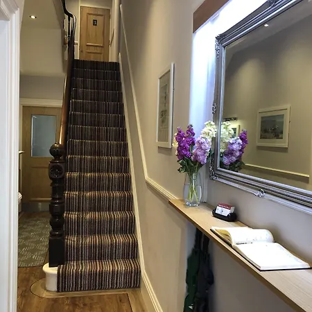 Edgcumbe Guest House-2