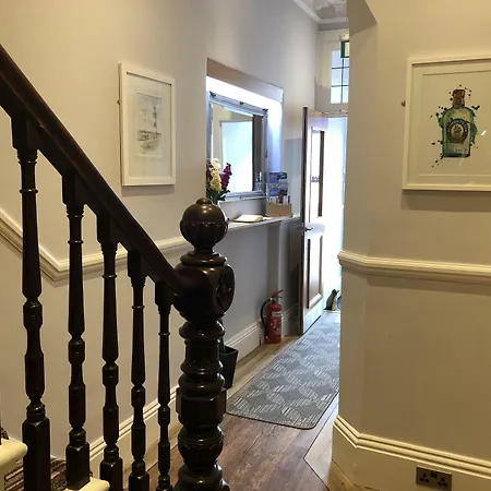 Edgcumbe Guest House-3