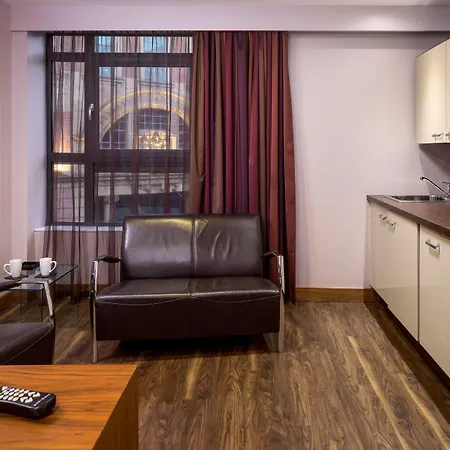Roomzzz Leeds City-3