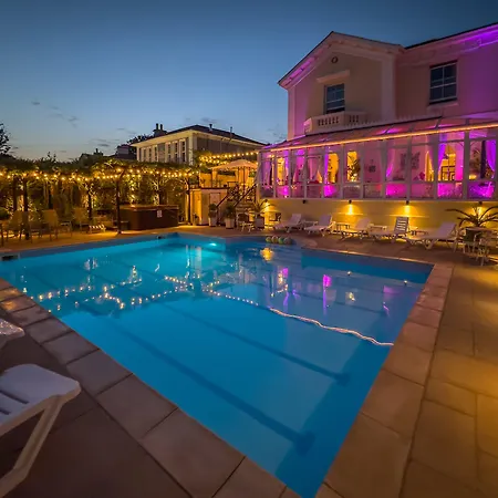 Riviera Lodge Hotel-2
