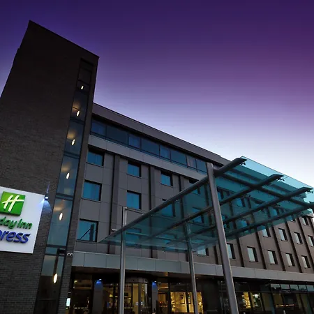 Holiday Inn Express London Heathrow T5 By Ihg-3