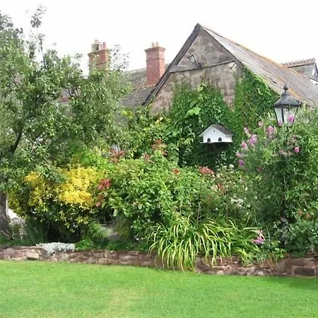 Steps Farmhouse B&B-3