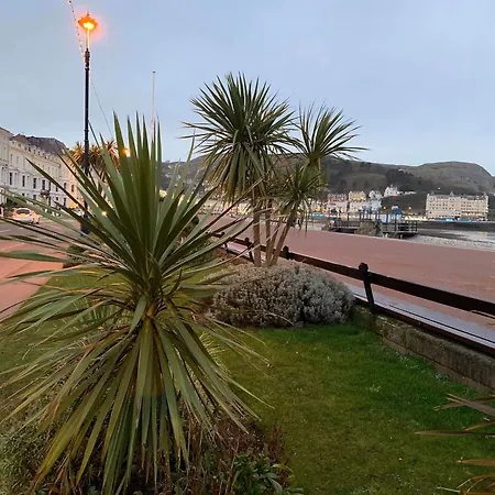 Iris Hotel Llandudno-2