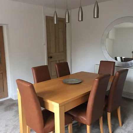 4Br 4 Bathroom Cottage Parking Garden Near St Neots-2