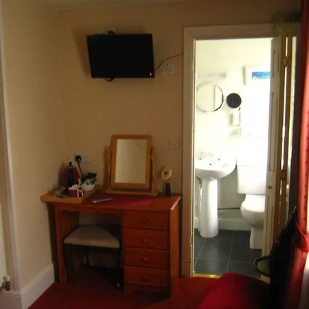 Gleneagles Guest House-3