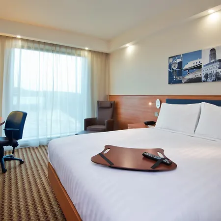 Hampton By Hilton Luton Airport-3