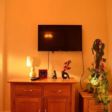 Edinburgh City Suites-3
