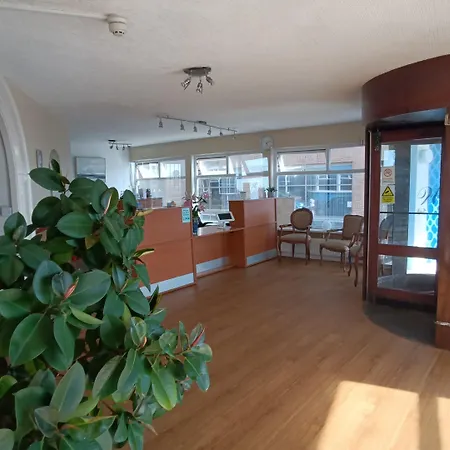 The Waldorf - Near Pleasure Beach & Sandcastle-2