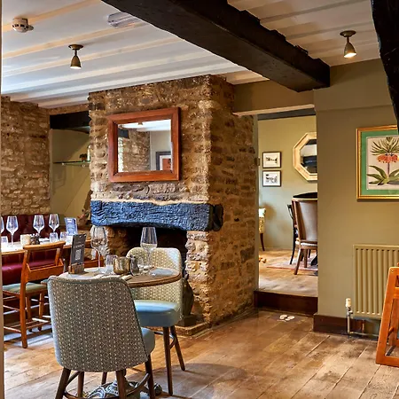 The Horse And Groom Inn-3