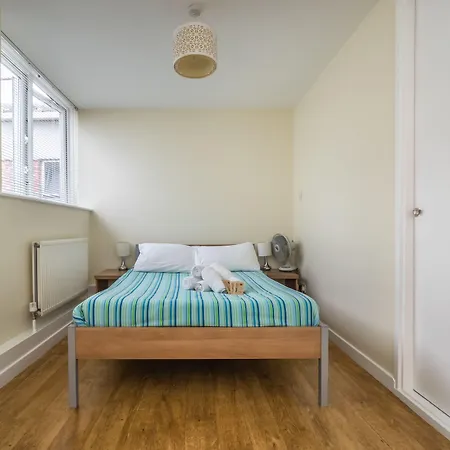 Lse Carr-Saunders Hall-3