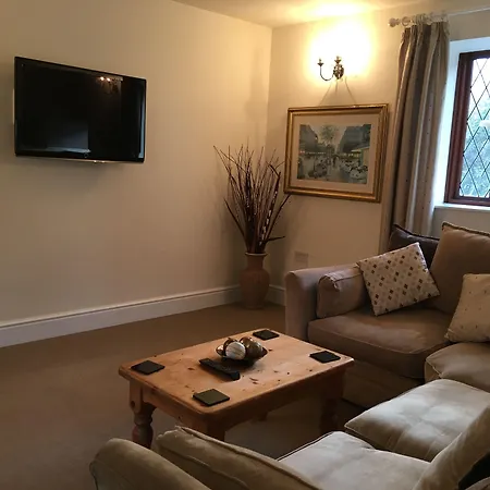 Bridge Farm Hotel-3