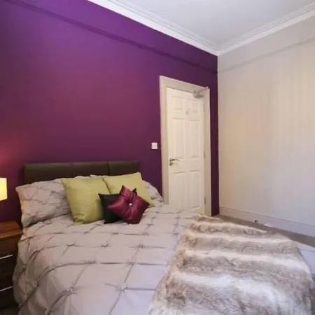 Liverpool Gidlow House Sleeps 8 - Infinity Apartments-3