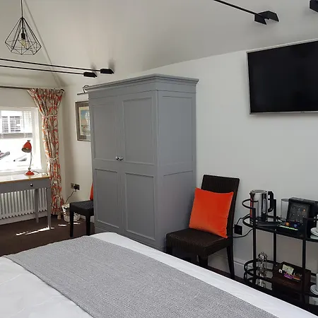 Gilbey'S Bar, Restaurant & Townhouse-2