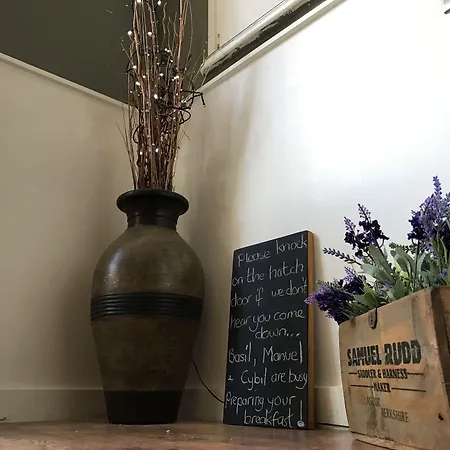 Compton Guest House-2