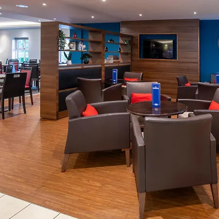 Holiday Inn Express Birmingham Oldbury By Ihg-2