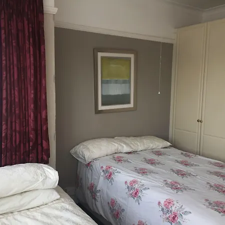 Edgware B&B-2