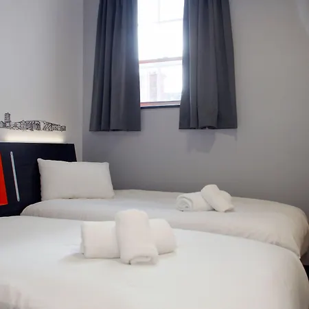 Easyhotel Ipswich-2