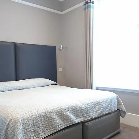Avis Hotel-3