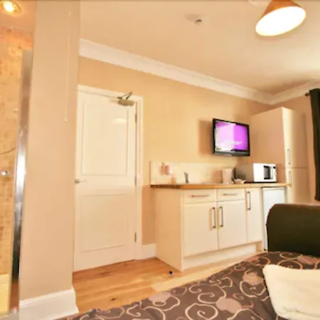 Central Studios Gloucester Road By Roomsbooked - Free Parking-3