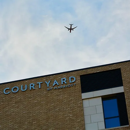 Courtyard By Marriott London City Airport-2