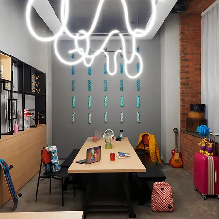 Moxy Manchester City Centre-3