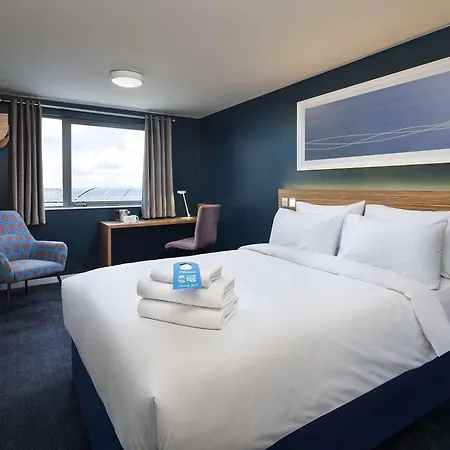 Travelodge Bath Waterside-3
