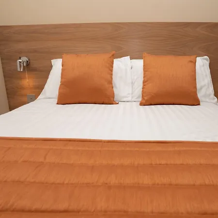 Eagle Hotel Luton Airport-2