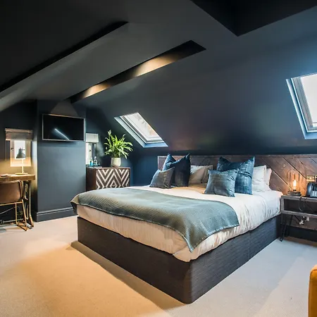 The Lodge Duxford-3