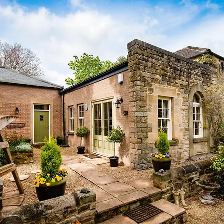 Coach House B & B-3