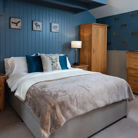 Coach House B & B-2