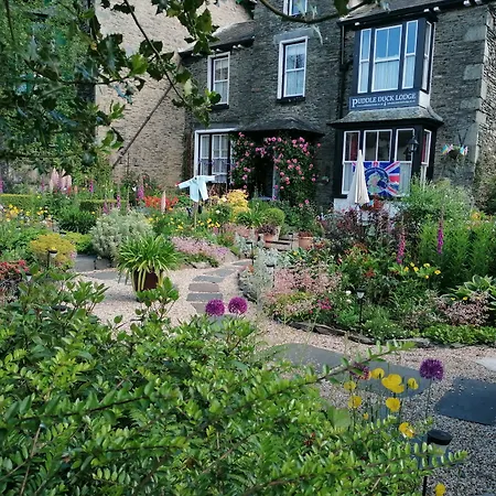 Puddle Duck Lodge (Adults Only)-3
