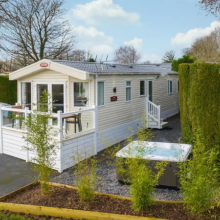 Noble Court Holiday Park-3