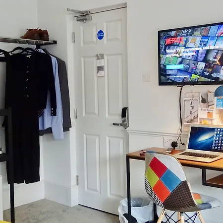 Reading Serviced Rooms-3