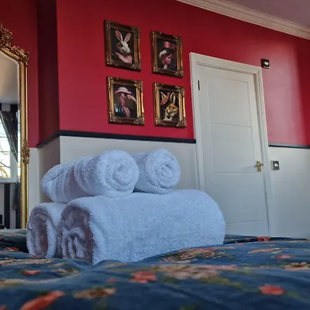 The Mad Hatter'S Guestrooms-3