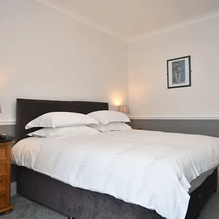 Tenby House-3
